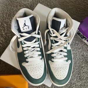 Nike High-Top Sneakers in Green and White